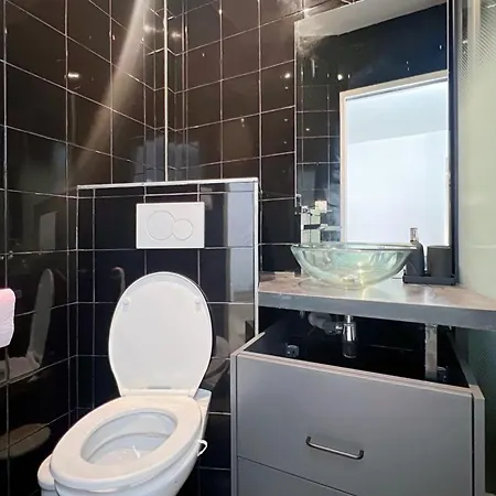 Apartmán Charming 35 M In 16th District *