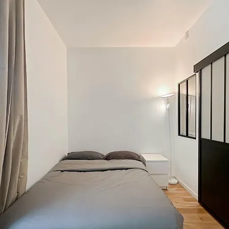 Charming 35 M In 16th District Apartment *