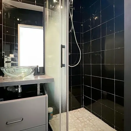 Charming 35 M In 16th District Apartment
